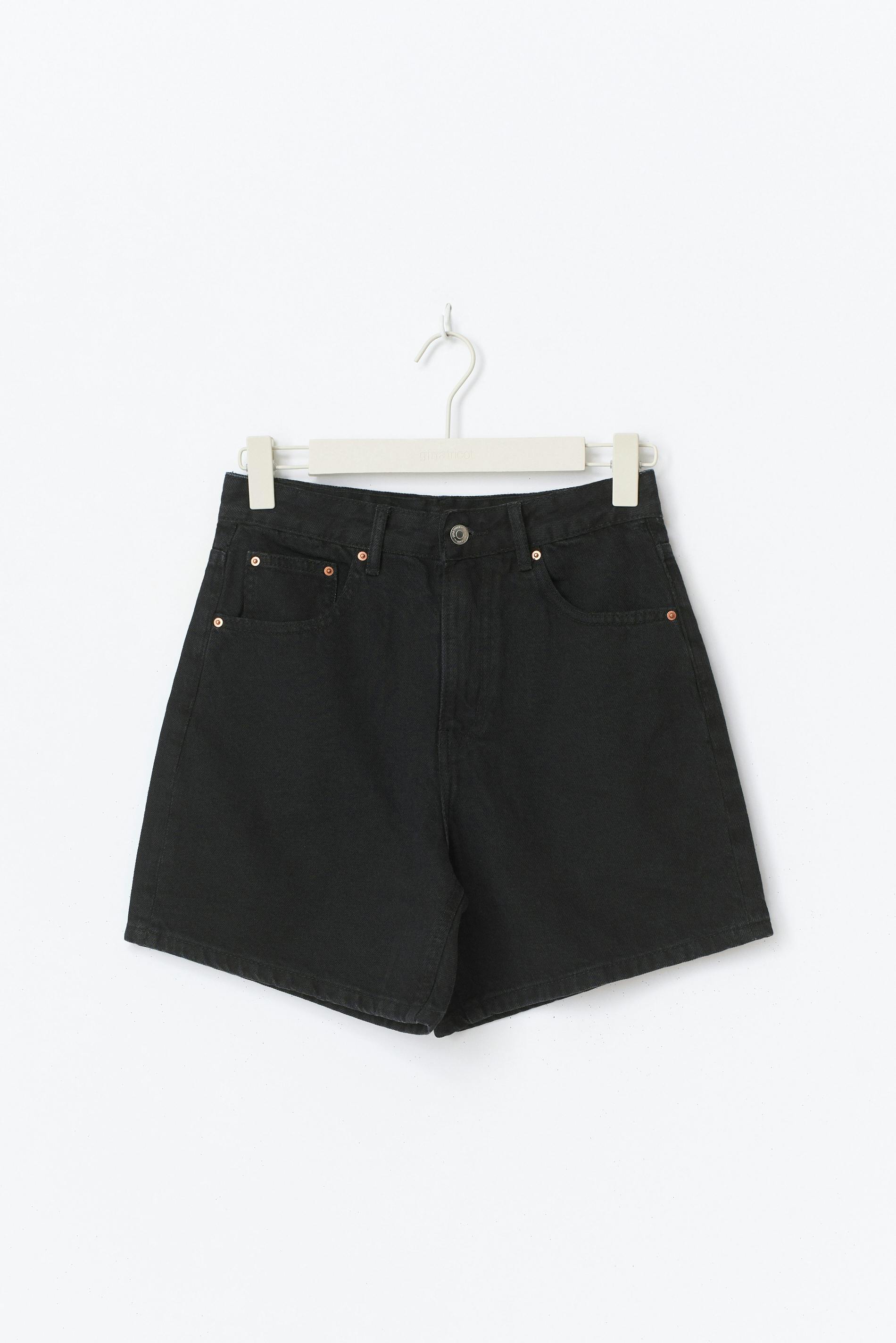 Gina Tricot Facebook ad: Trendy favoritter lige nu Shop vores bestsellers i…