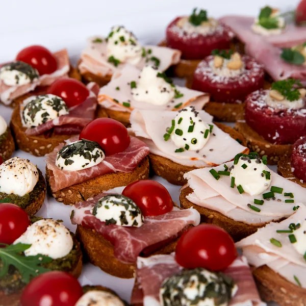 Van der Lans Catering Facebook ad: Organiseert u een feestje, evenement of een open…