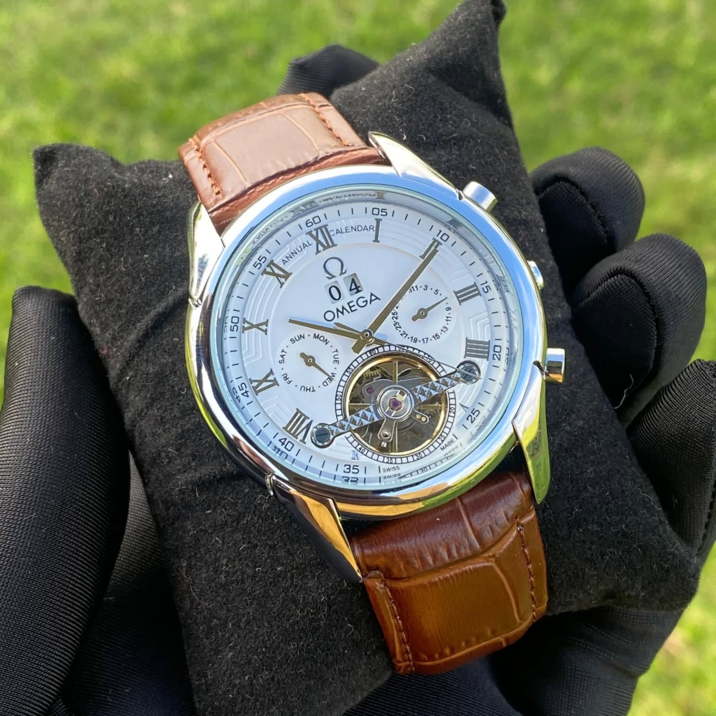 gigiwatch.co Facebook ad: OMEGA CHRONOGRAPH AUTOMATIC WATCH *KES 5,500*