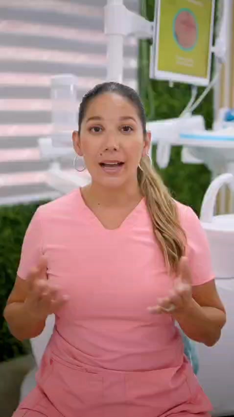 Clinica Dental Castle Facebook ad: Ortodoncia moderna para adultos, jóvenes y niños
