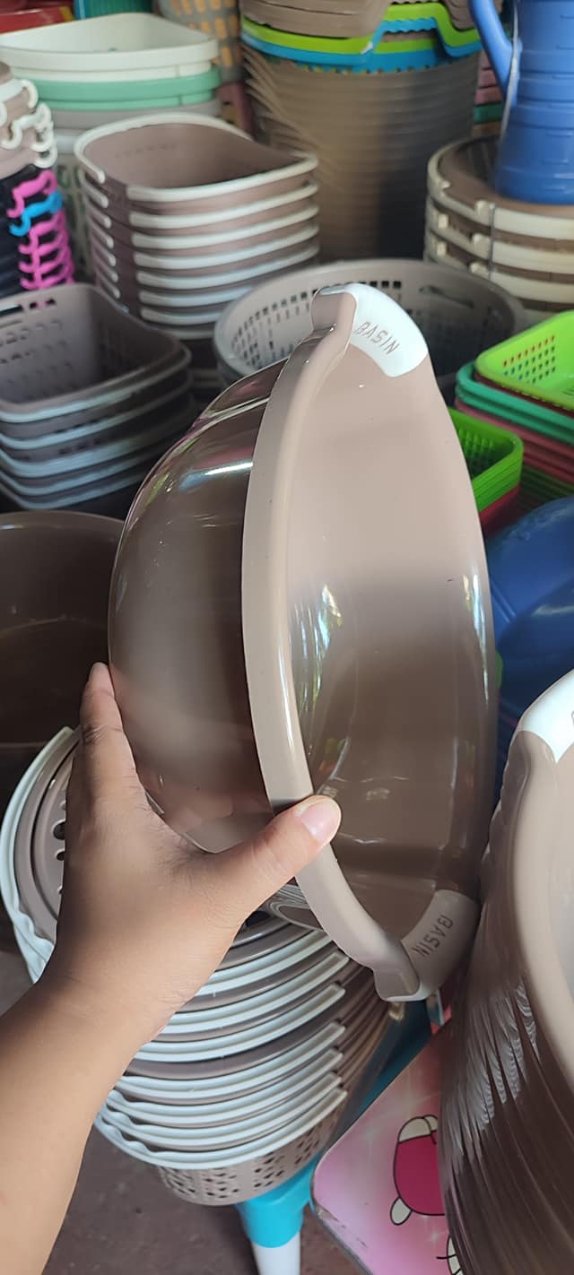 Aira's Glassware Facebook ad