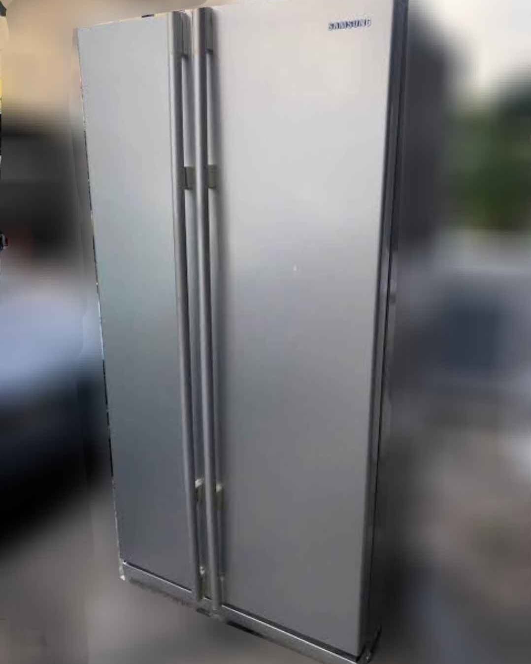 Kodi Wood Facebook ad: Samsung 593L Fridge Freezer Delivery available or pick up