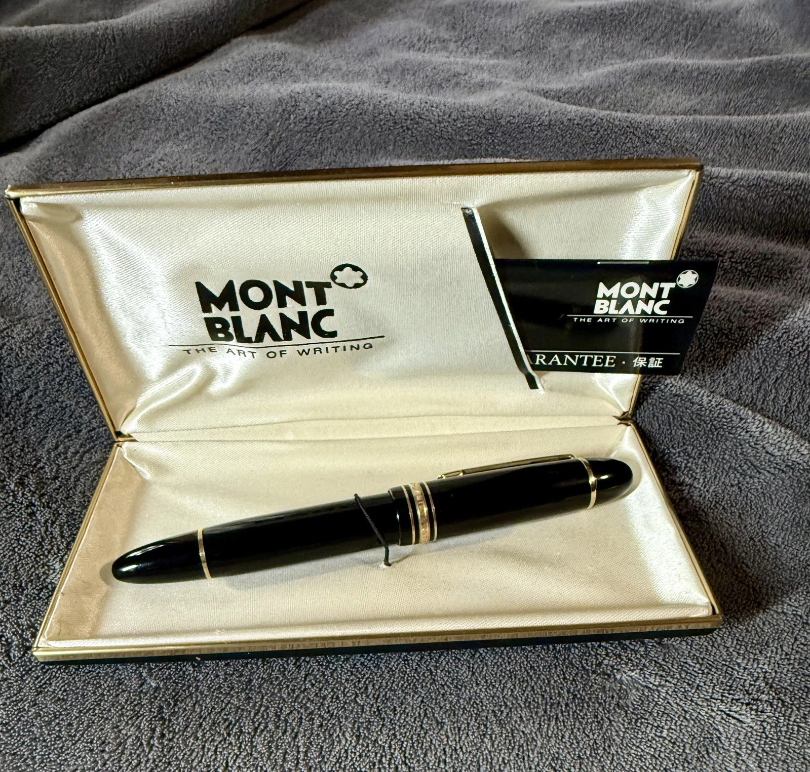 Montblanc Fans & Deals Facebook ad: Descontos especiais para os nossos fãs!