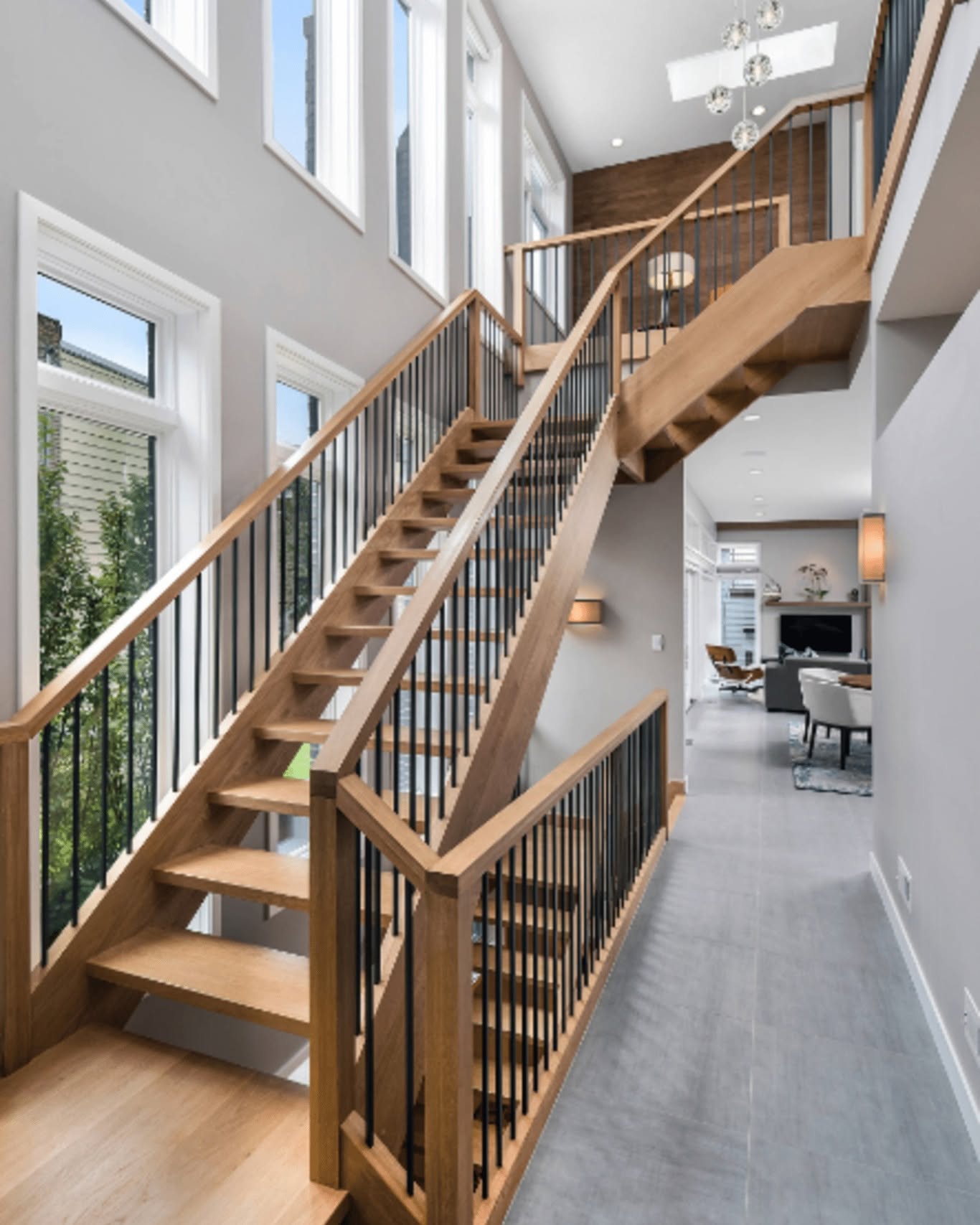 Benoit Barette Facebook ad: Composantes en bois noble et acier pour escalier intérieur…