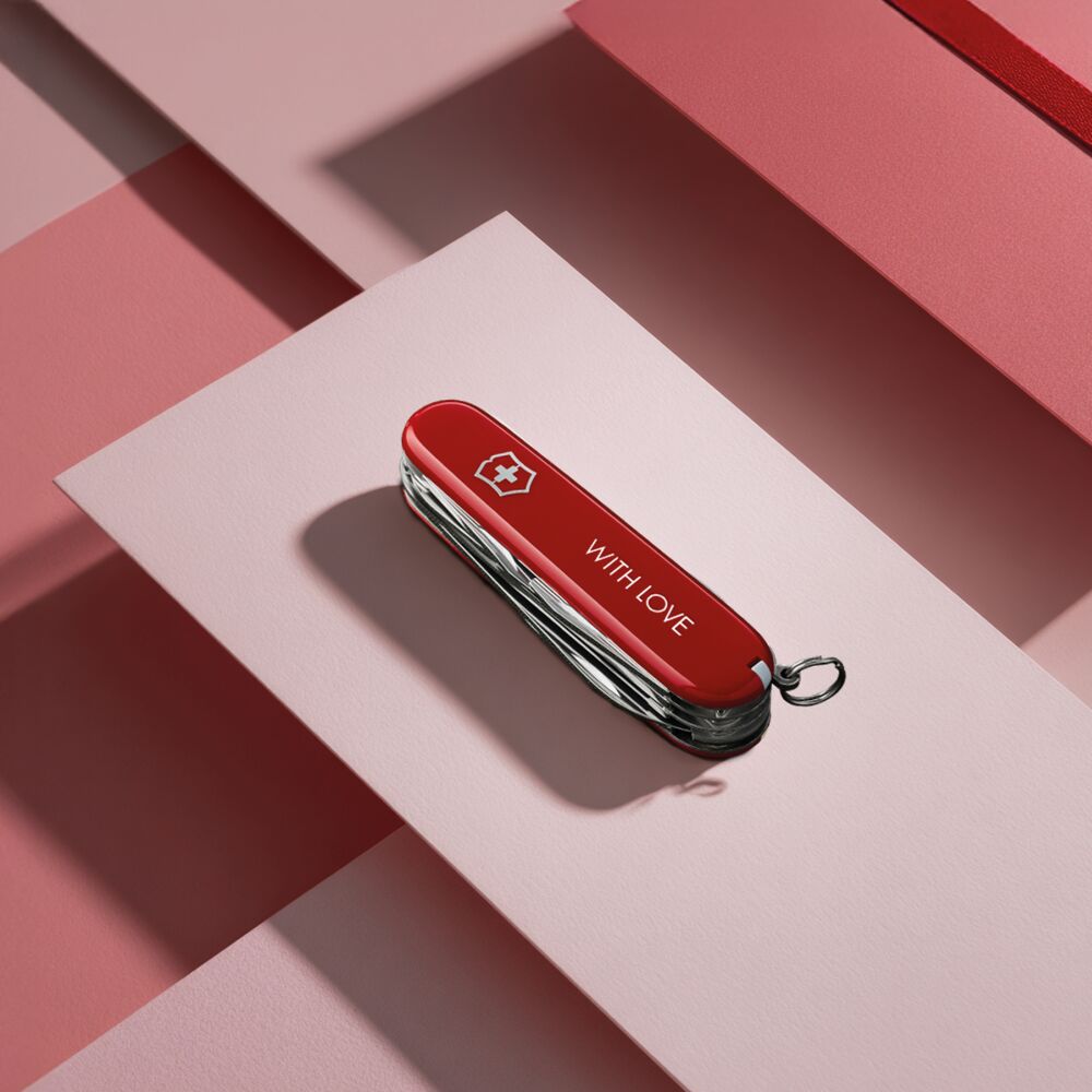 Victorinox - UK Facebook ad: Sign up to our Newsletter