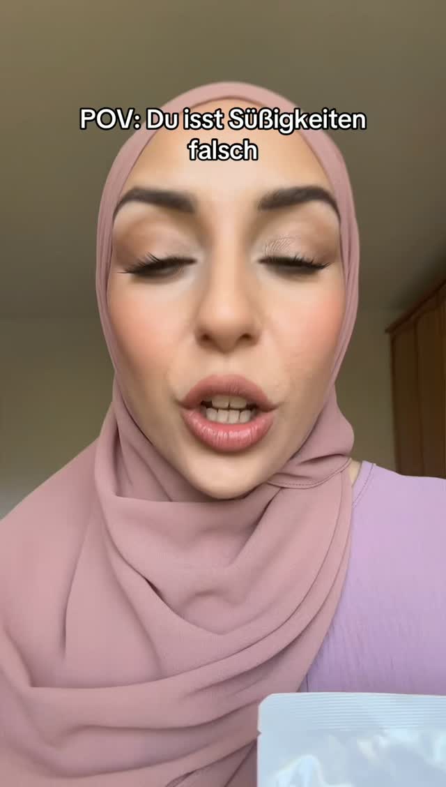 Miralina's Halal Sweets Facebook ad: HÄ? ICH BRAUCH EURE KOMBIS!