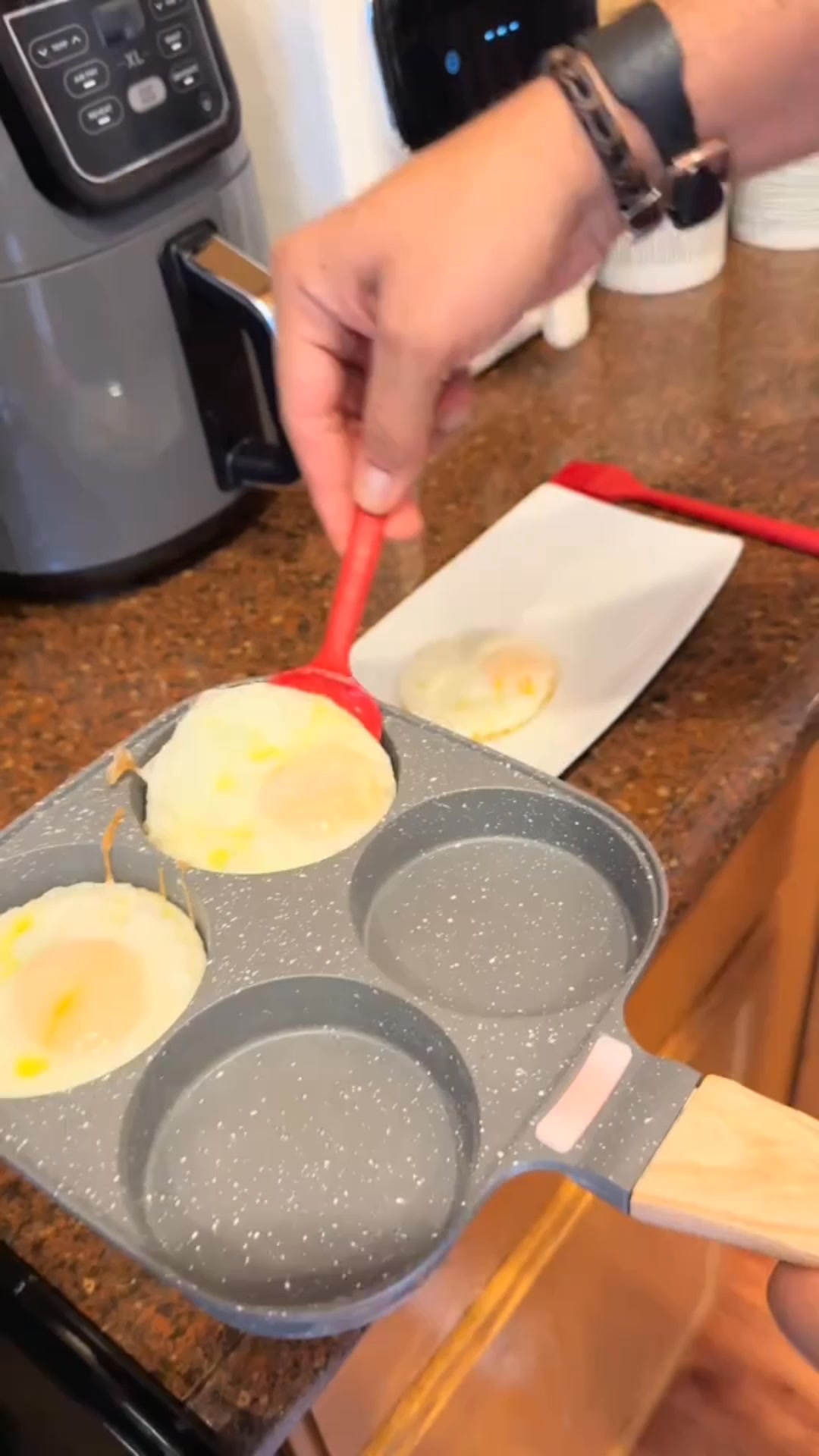 Luxubuy Store Facebook ad: Prepara TODO tu desayuno en UNA sola sartén