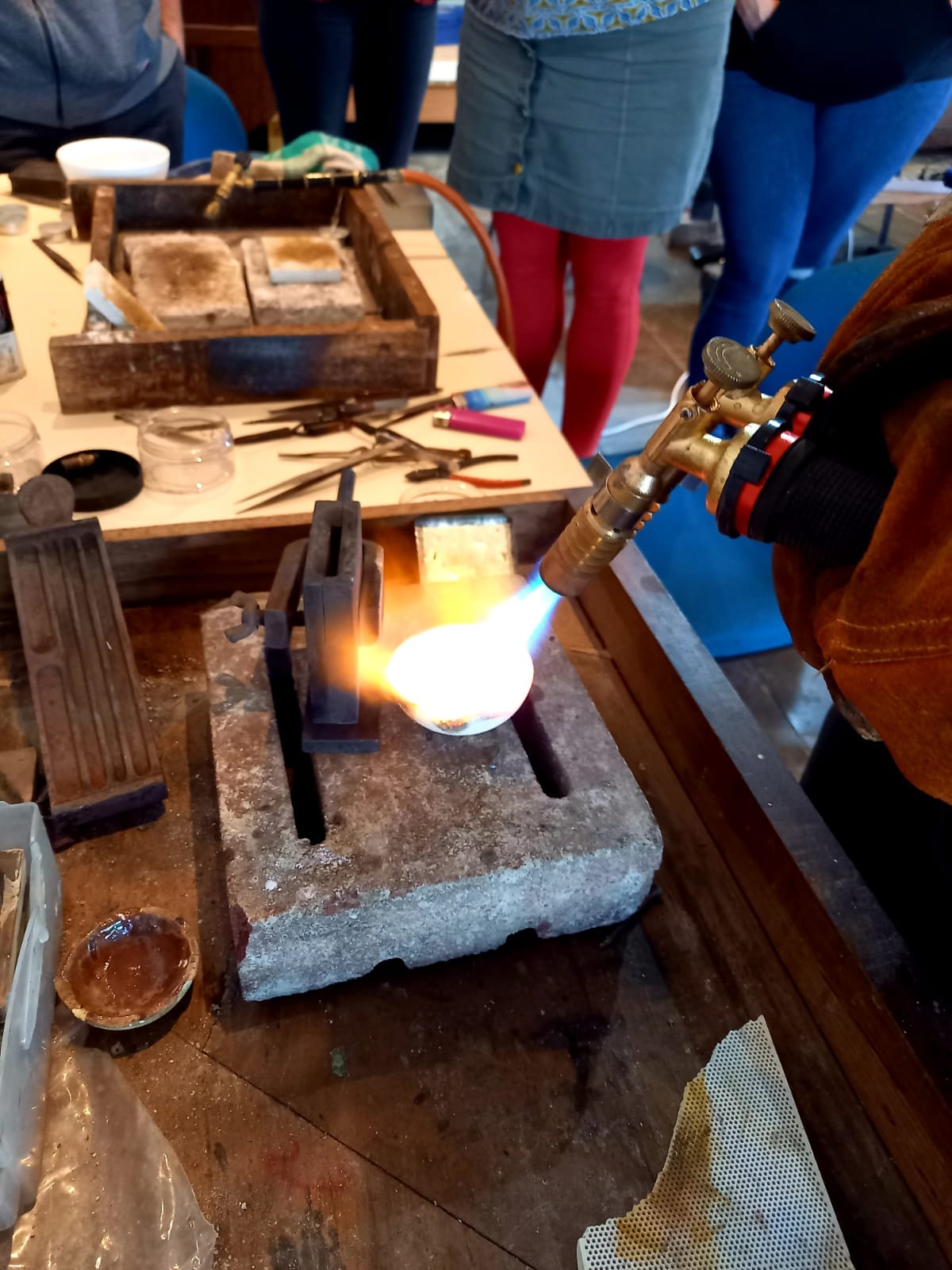 Stage de bijouterie Facebook ad: Vous êtes artisans bijoutiers ou en passe de…