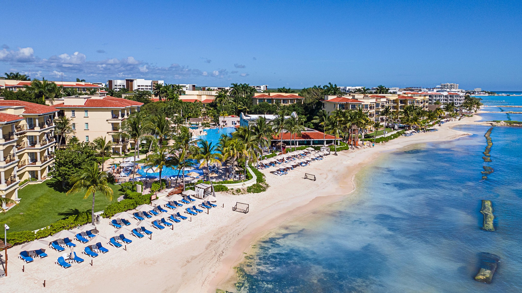 El Cid Resorts Facebook ad: Riviera Maya con 45% Off, Meses Sin Intereses…