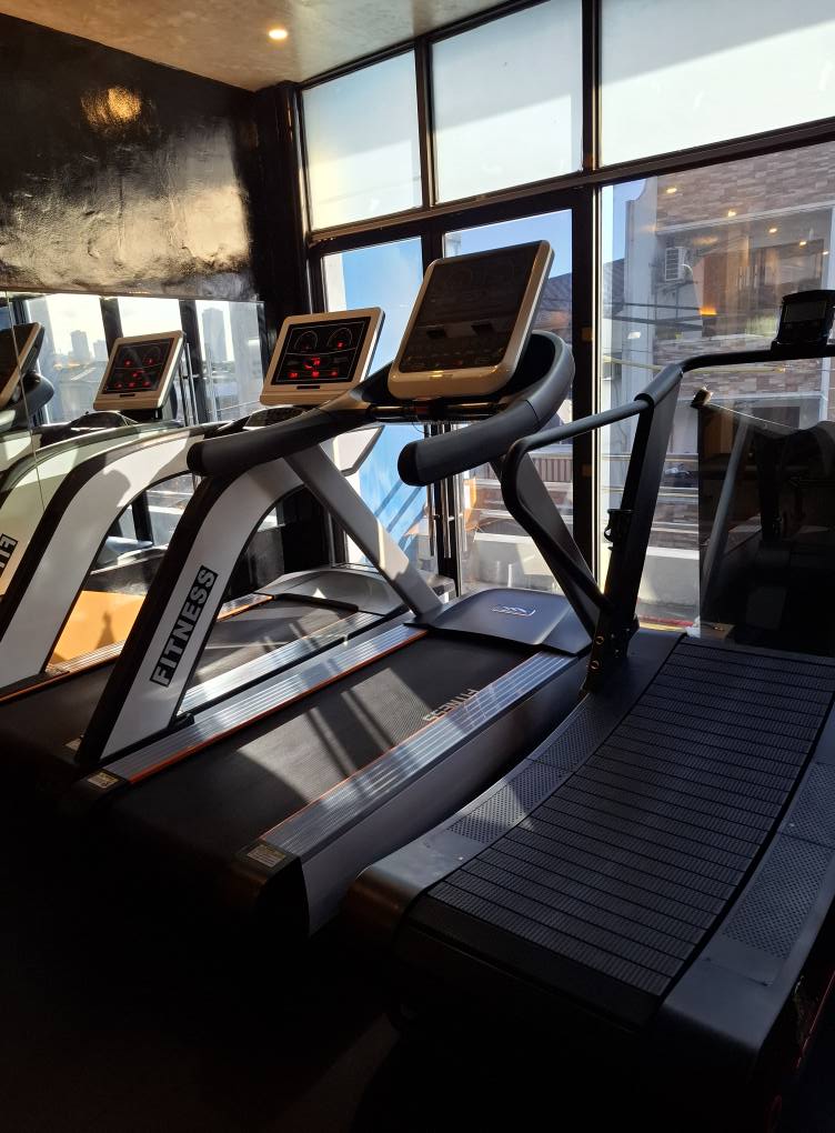 Amigo's Fitness Gym C. Raymundo Pasig Facebook ad: RAINY SEASON PROMO