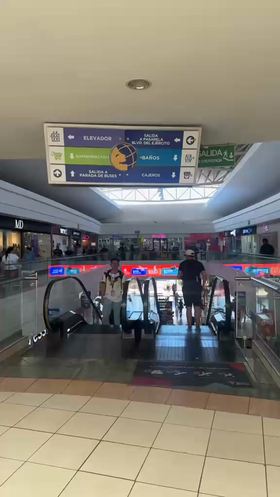 Gigi Bloom SV Facebook ad: Si te gusta oler caro… pero pagar barato…