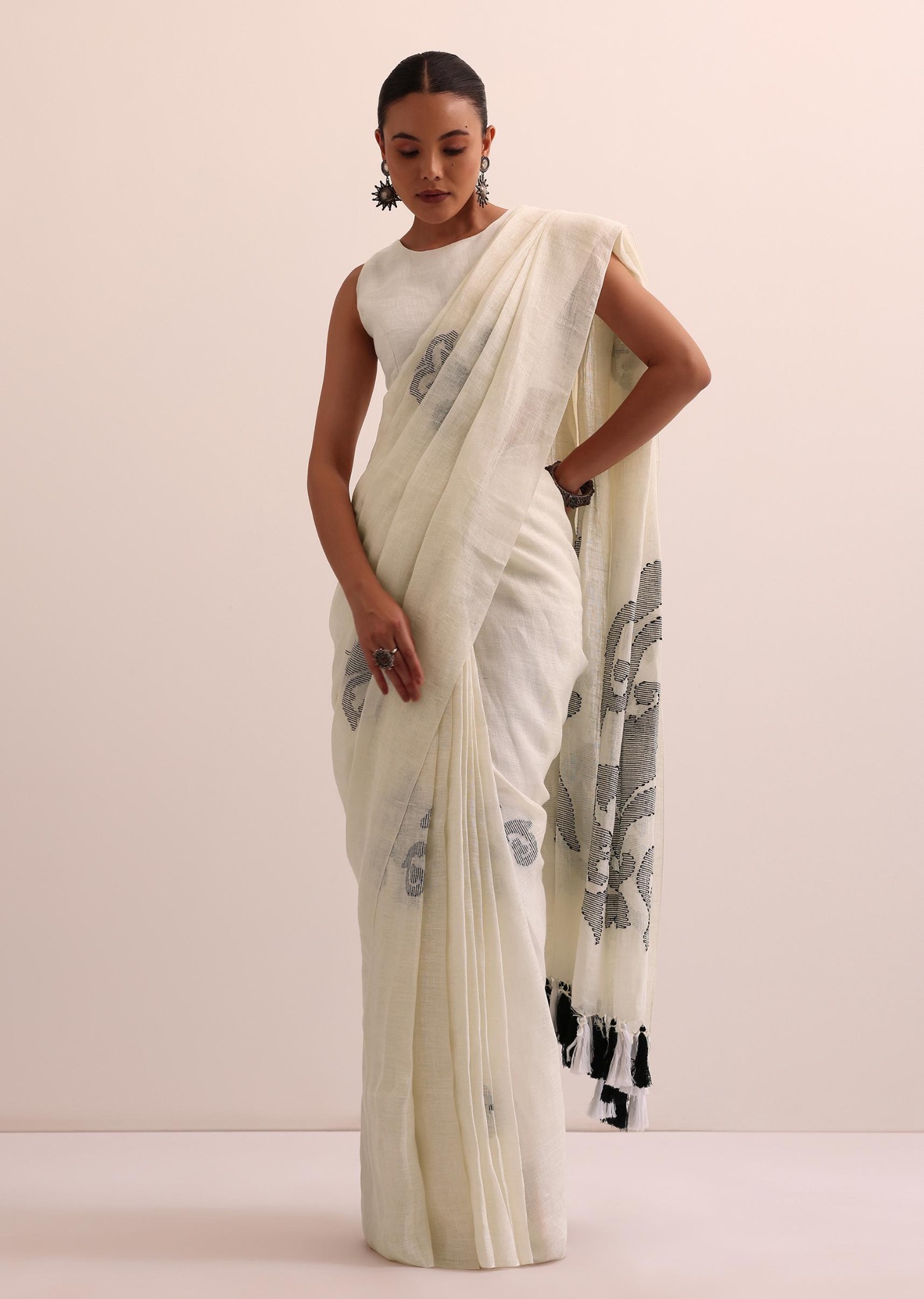 Awriya - India Facebook ad: Handloom Linen. Eternal Charm.