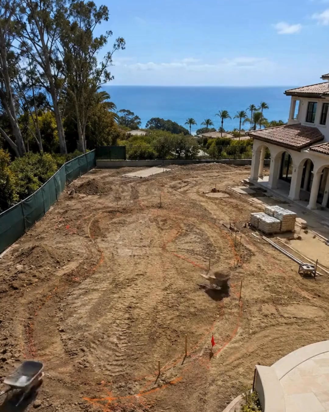BlueAid Facebook ad: Premium Swimming Pool Construction