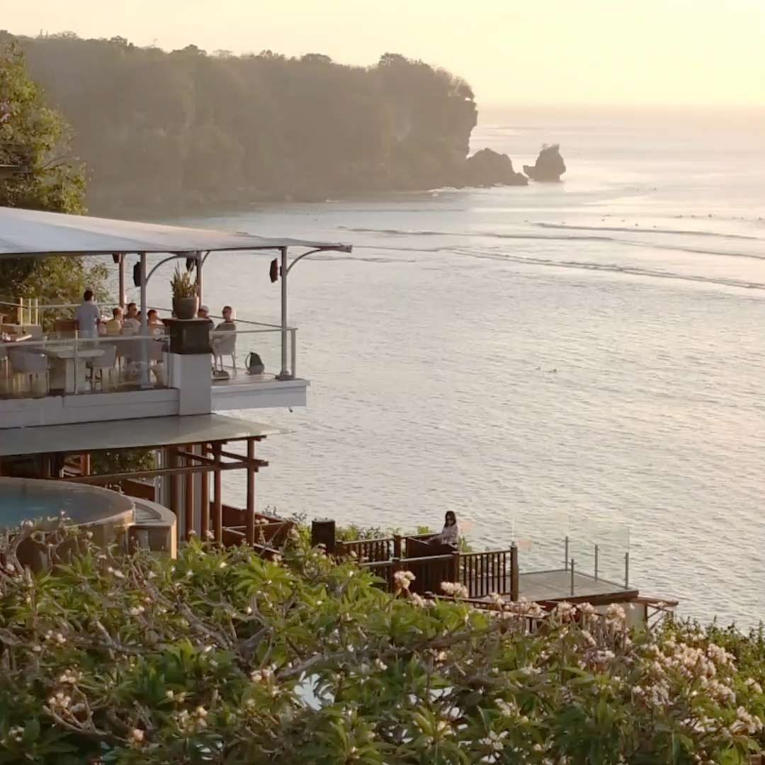 Anantara Uluwatu Bali Resort Facebook ad: Spend your Sunday savoring an All-You-Can-Eat cliffside…