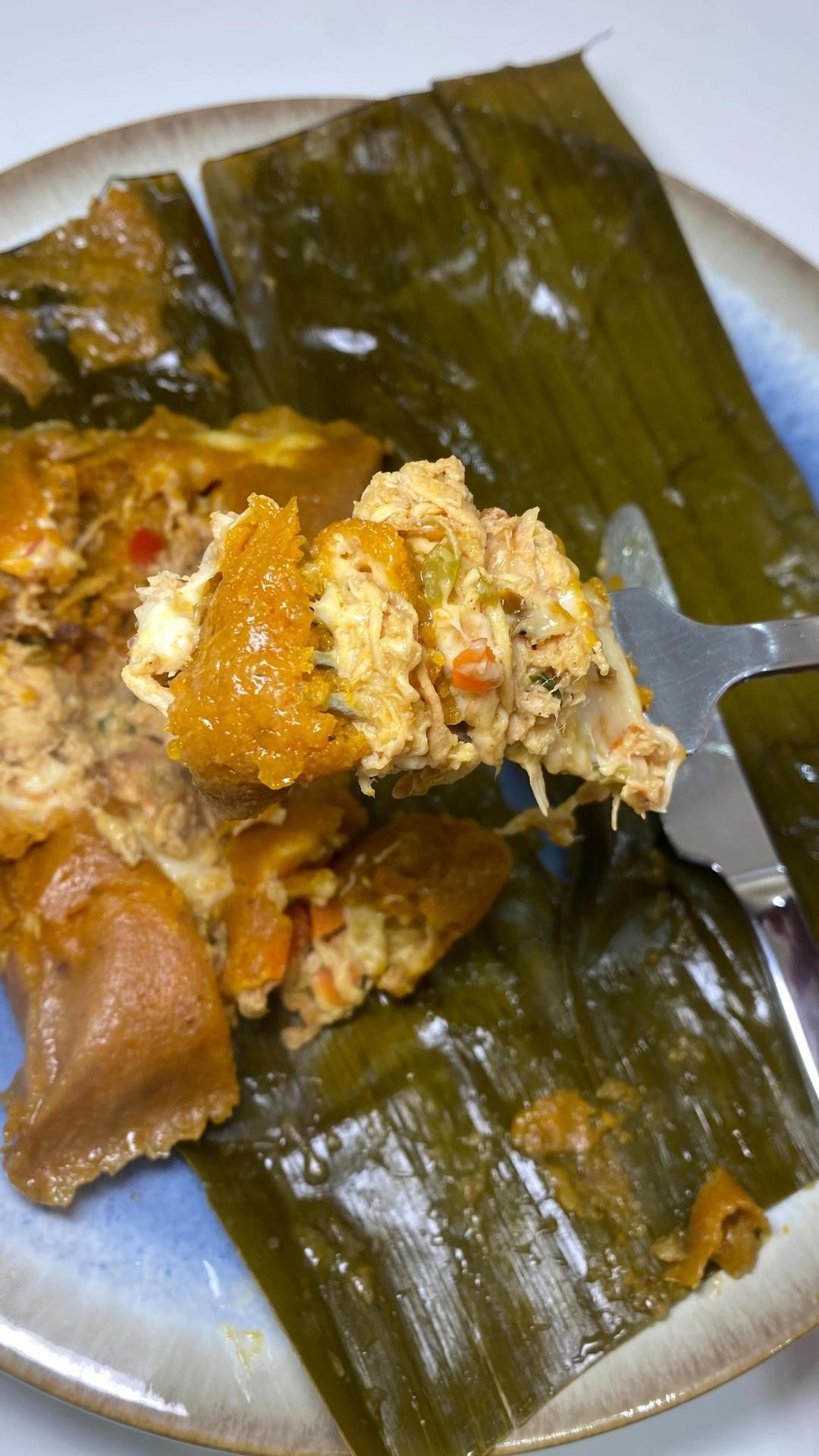 famapastelesenhoja Facebook ad: PLATANO POLLO DANÉS