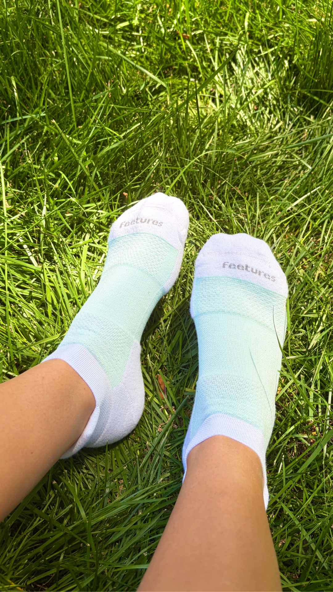 Feetures Facebook ad