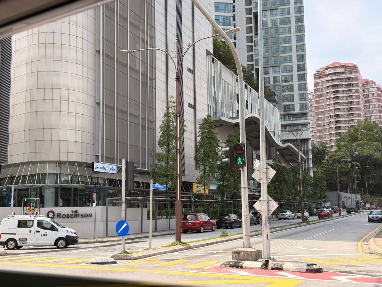 Worth Buy Property Facebook ad: Robertson @ Bukit Bintang 【ROI 5.5%】