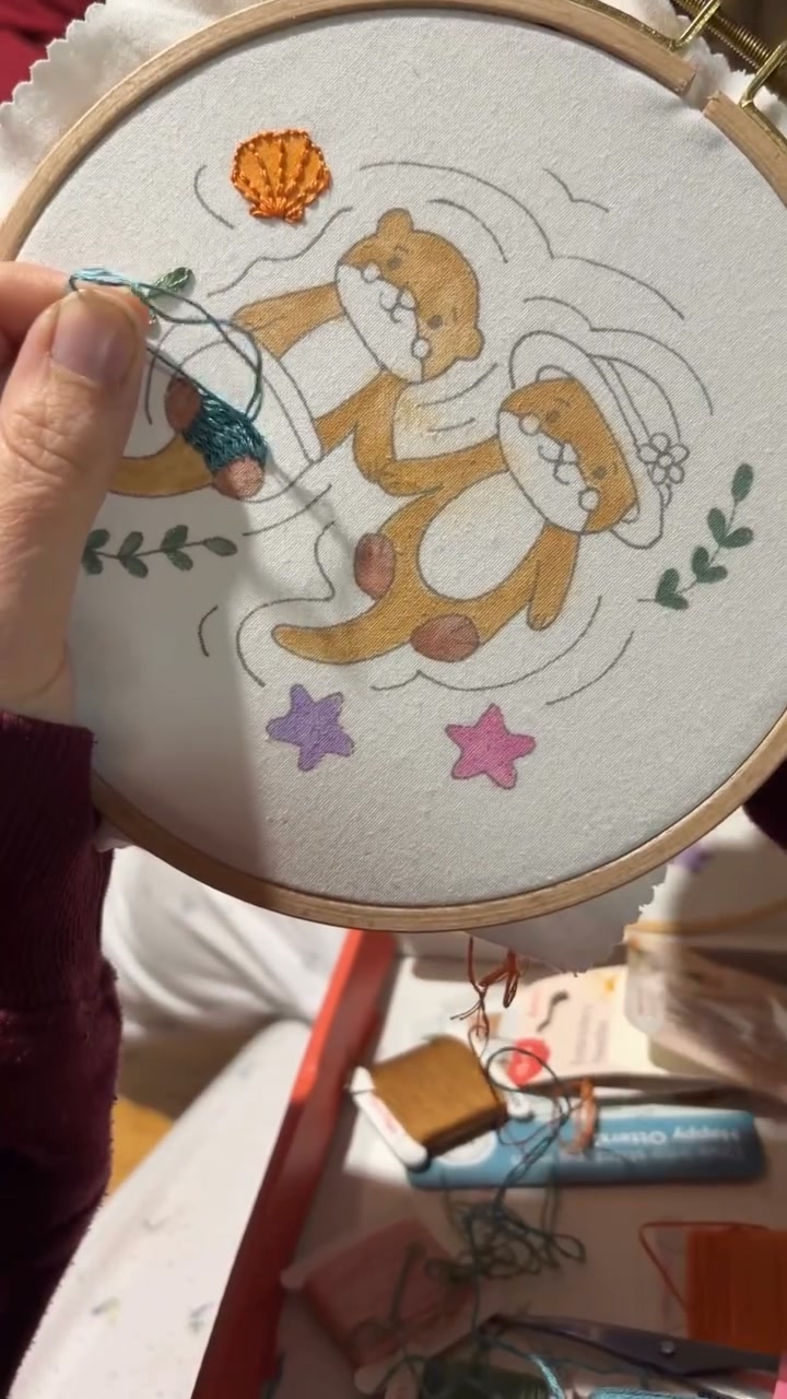 Clever Poppy Facebook ad: Embroidery Kit for Beginners