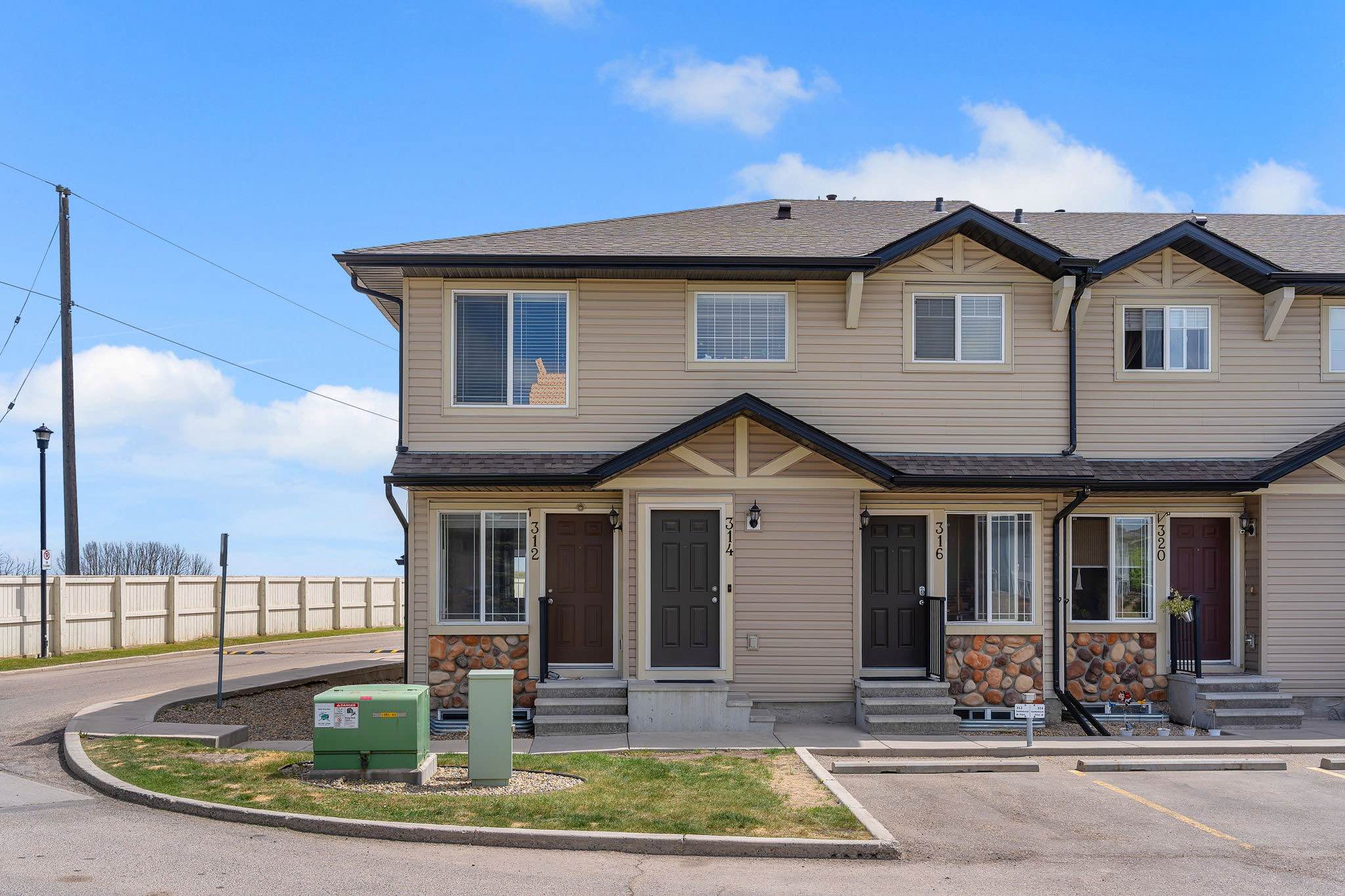 Hardeep Singh Facebook ad: 2 Beds 1 Bath - Townhouse