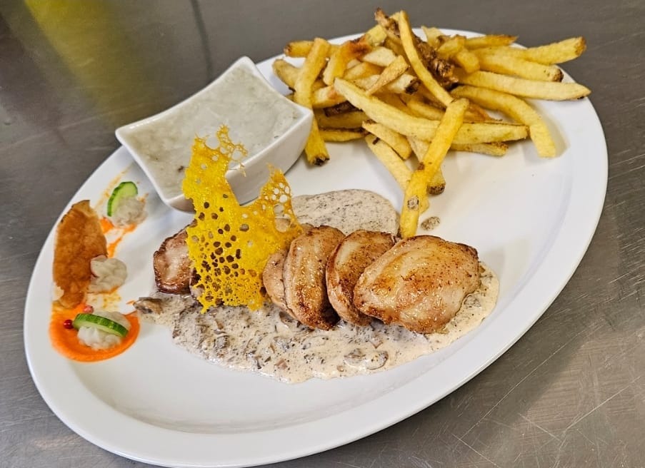 Restaurant le longboard Facebook ad: Notre restaurant propose un mélange de cuisines françaises…