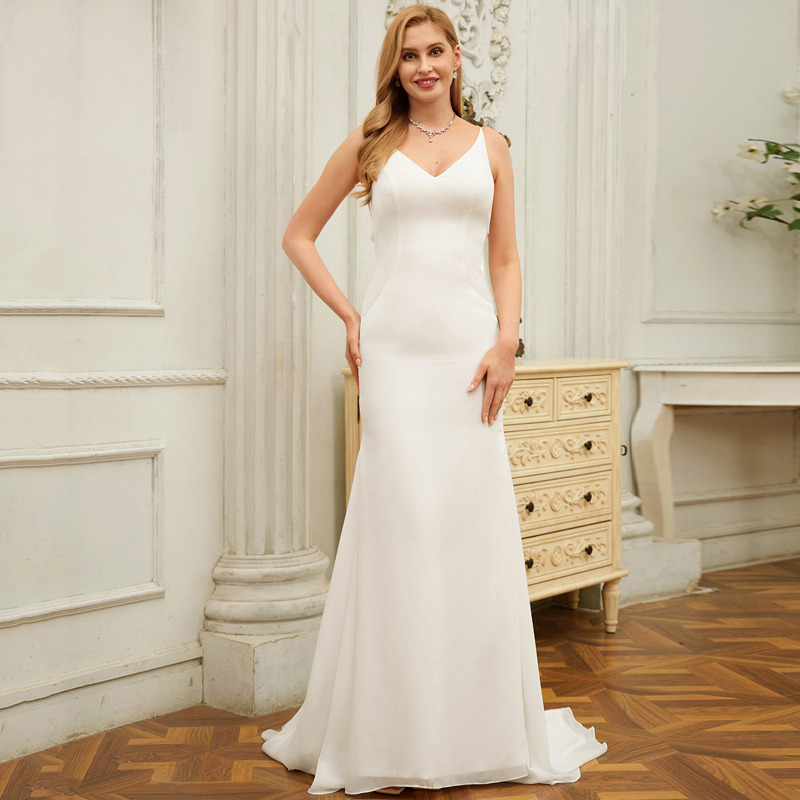 JJ's House Facebook ad: Find your dream wedding dress without the luxury…