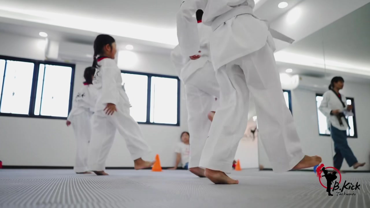 B.Kick TKD Banpong บี.คิค เทควันโด บ้านโป่ง Facebook ad: B.Kick Taekwondo โปรโมชั่นต้อนรับเปิดเทอม