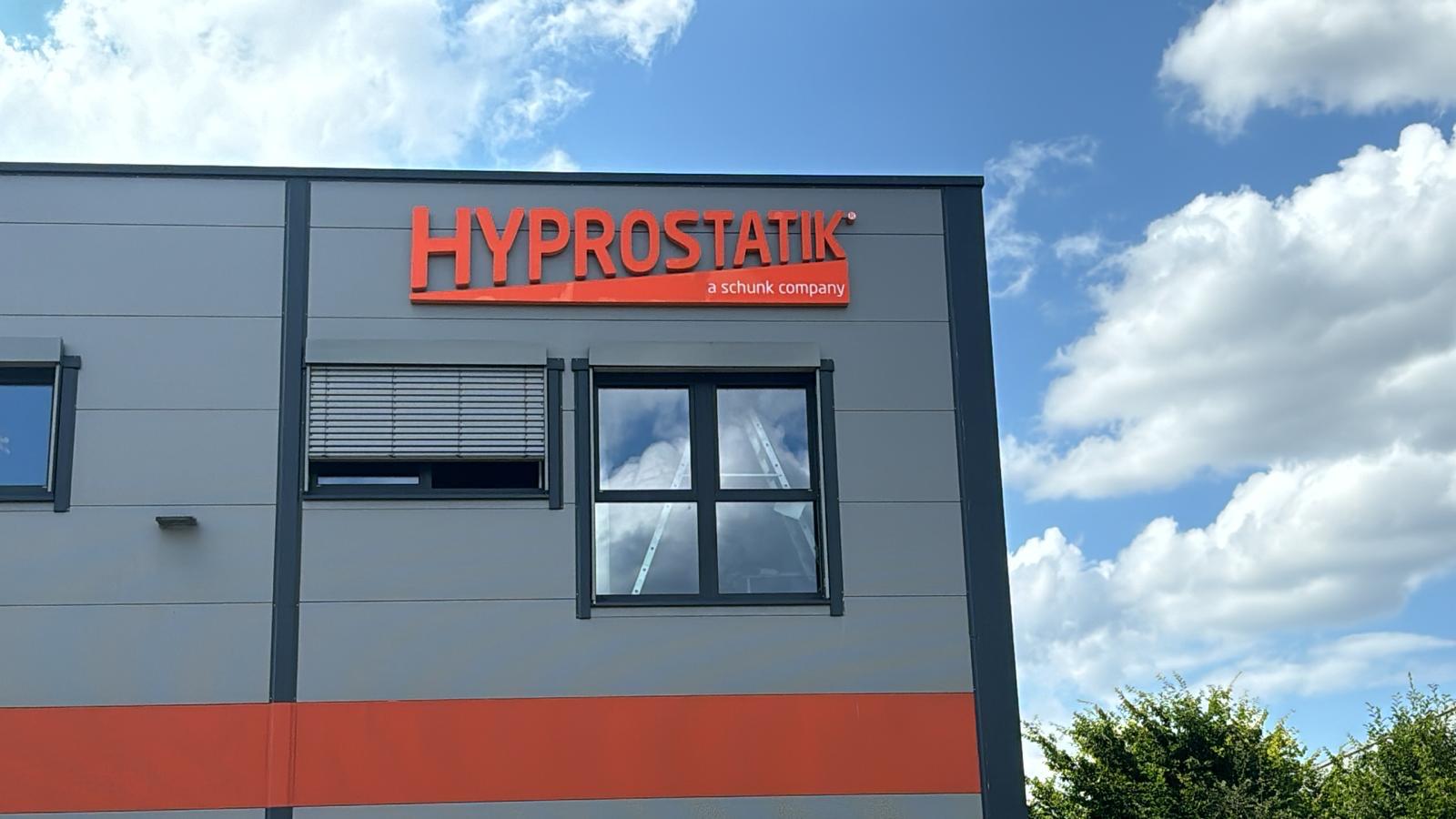 Schmid Werbesysteme GmbH Facebook ad: Sichtbar, auch auf den größten Anlagen!
