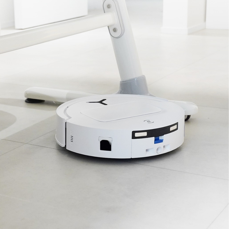 ECOVACS ROBOTICS Facebook ad