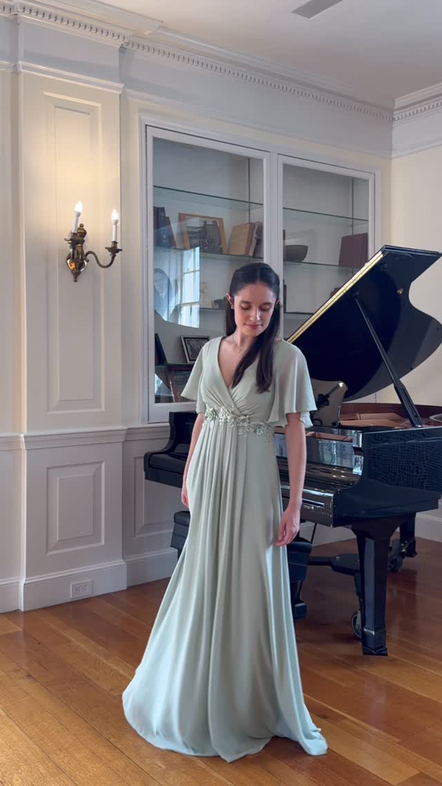 Muriel Oberhofer Violinist Facebook ad: Which dress should I wear for my next…