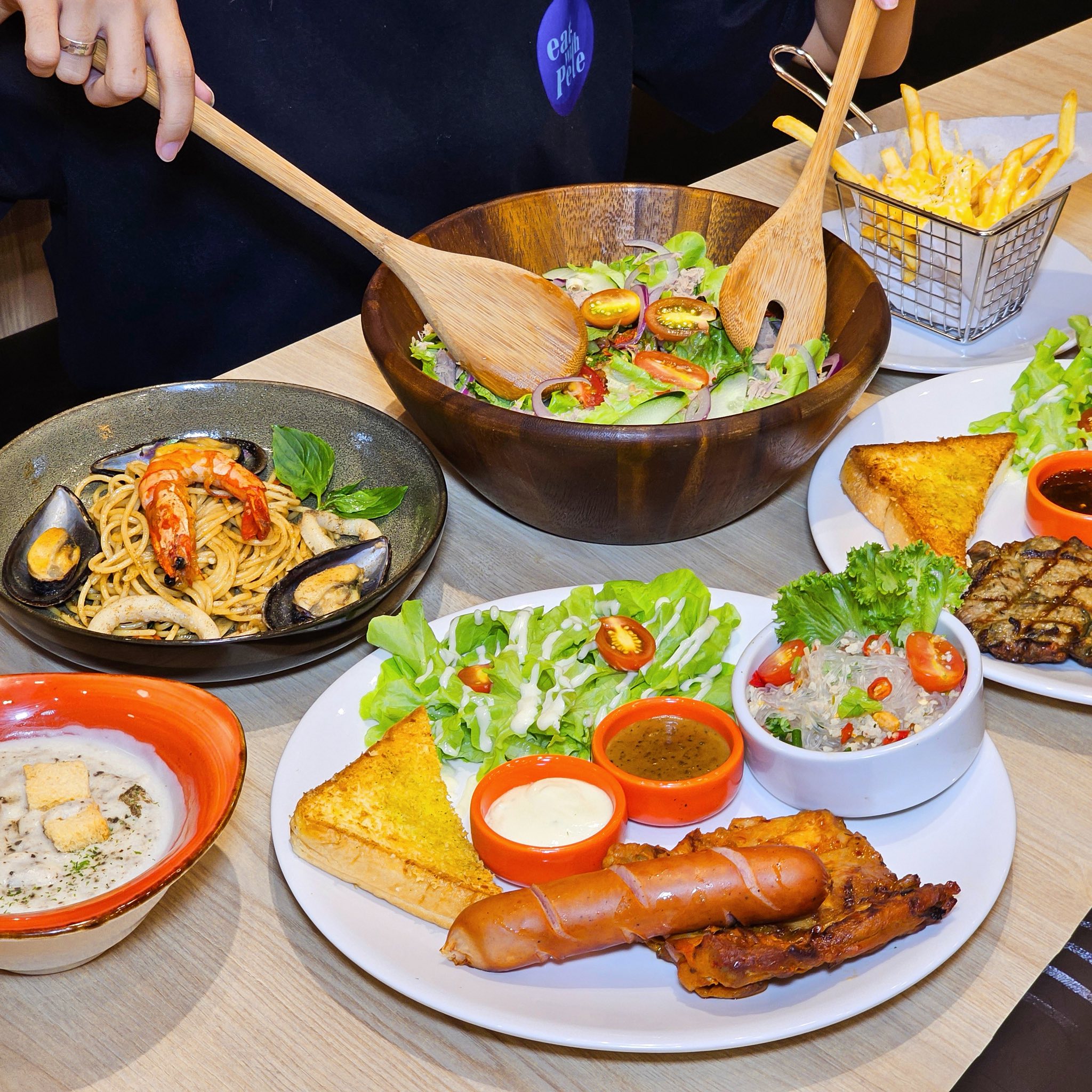 กินกับพีท - Lifestyle Facebook ad: เปิดสาขาใหม่แล้ว! The Steak & More ที่ Gateway บางซื่อ…
