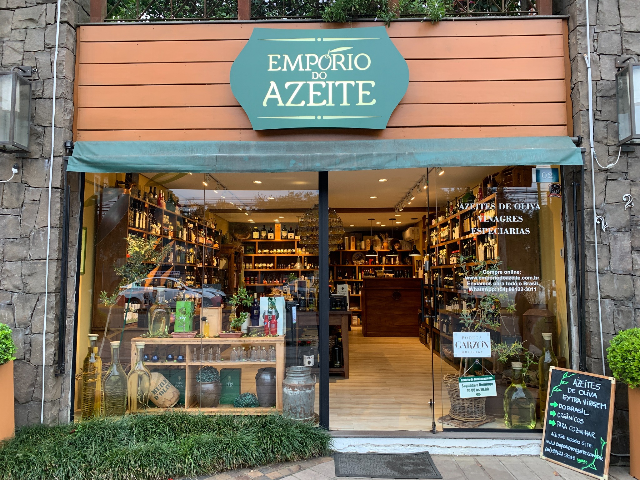 Empório do Azeite Facebook ad: Boutique de Azeites de Oliva em Gramado