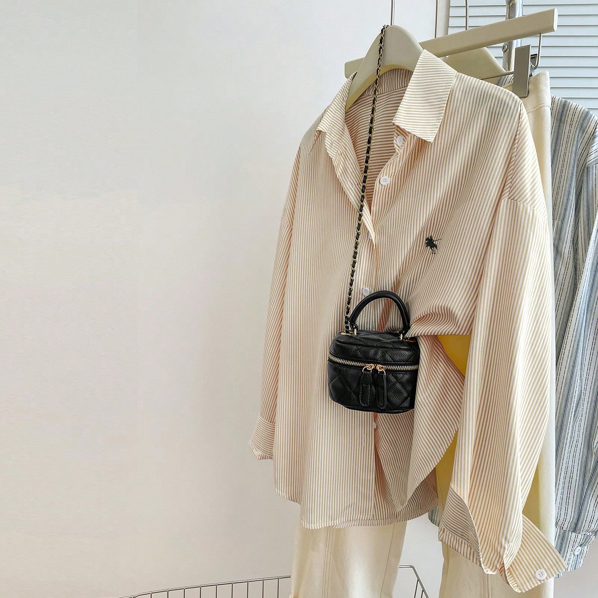SHEIN CURVE Facebook ad: SHEINでホットな女性トレンドを発見。トレンドのレディース服の新着商品を発見