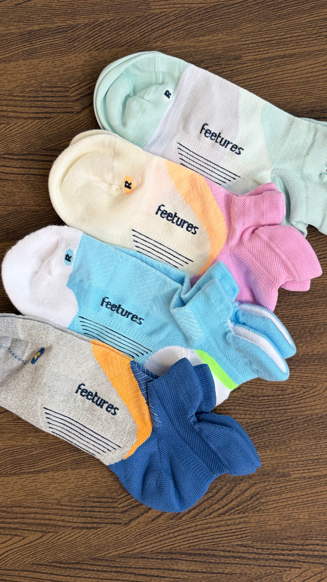 Feetures Facebook ad