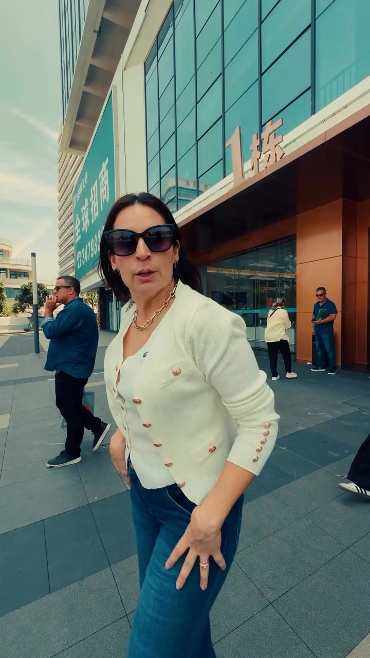 Carolina Caribé Facebook ad: O futuro dos revestimentos não é só estético.