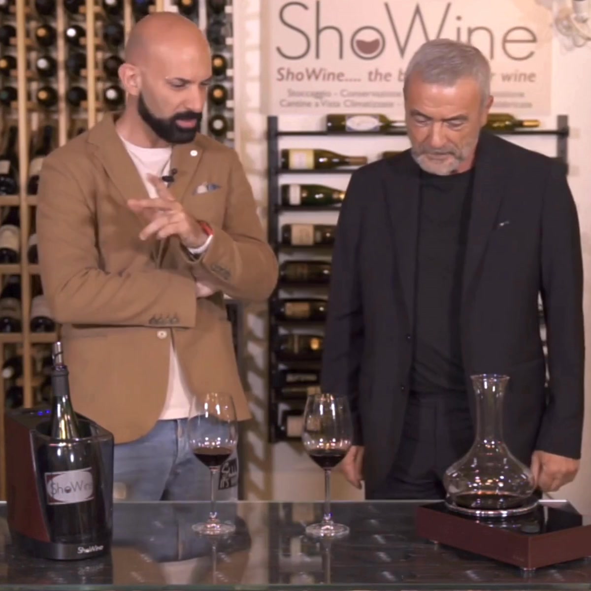 Showine Facebook ad: Cantinette, Portabottiglie e Accessori