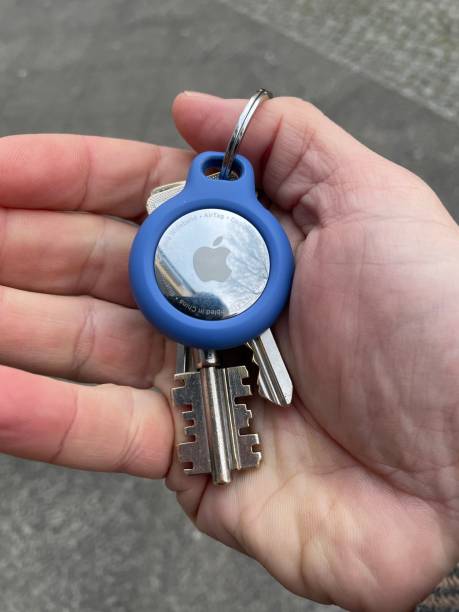 Modern Tech Facebook ad: Apple Air Tags
