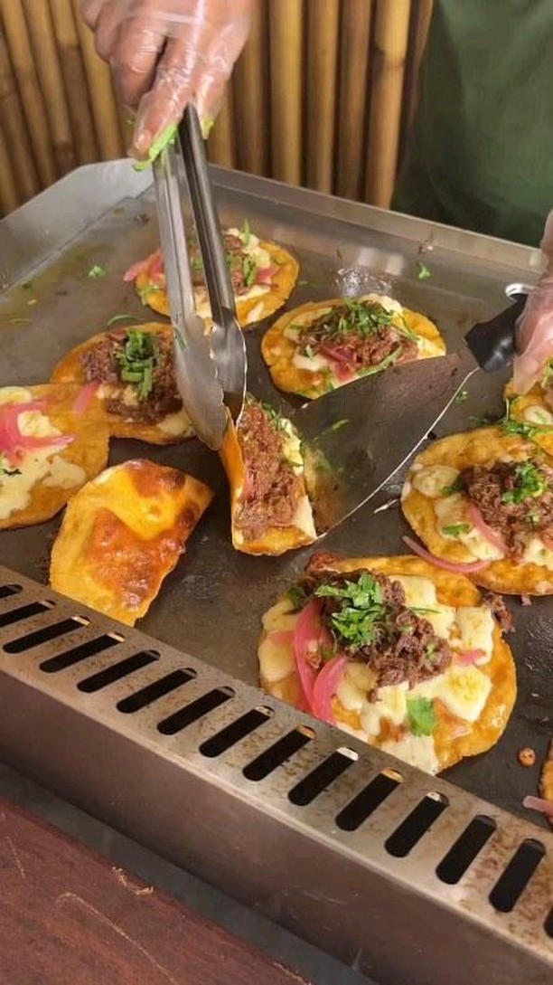 Taco Island Bali Facebook ad: VISIT US or ORDER NOW @tacoislandbali