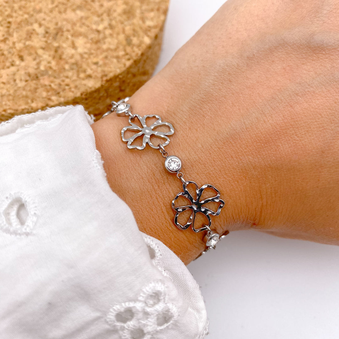 La boutique de Lulu Facebook ad: Démarquez-vous en craquant pour nos bijoux fantaisie de…