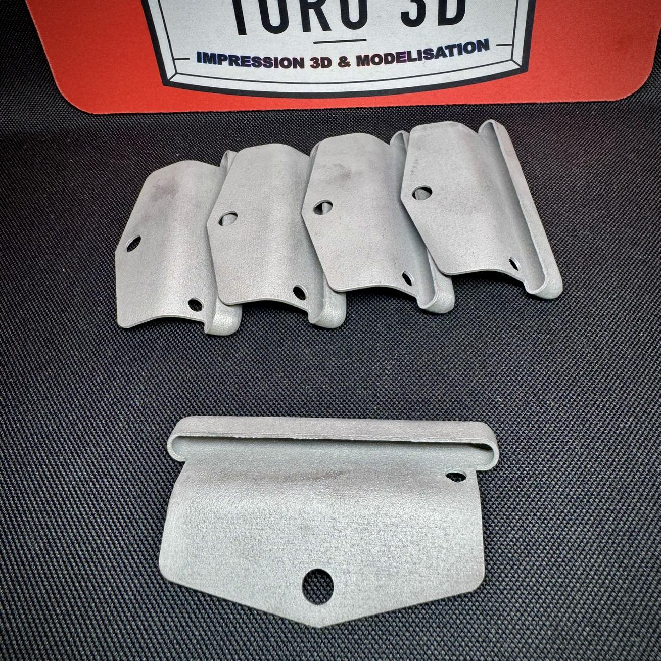 Toru 3D - Impression 3D à Tahiti Facebook ad: Fixation de barres de toit en Inox, Dodge…