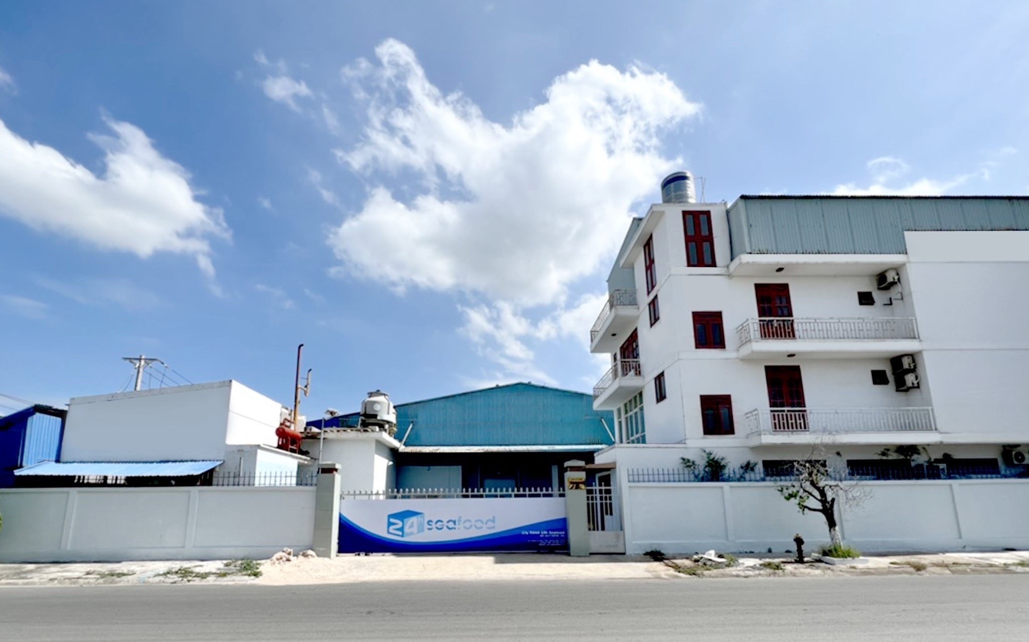 Nhà Máy 24h Seafood Facebook ad: BẠCH TUỘC 24H SEAFOOD LIÊN TỤC CẬP BẾN