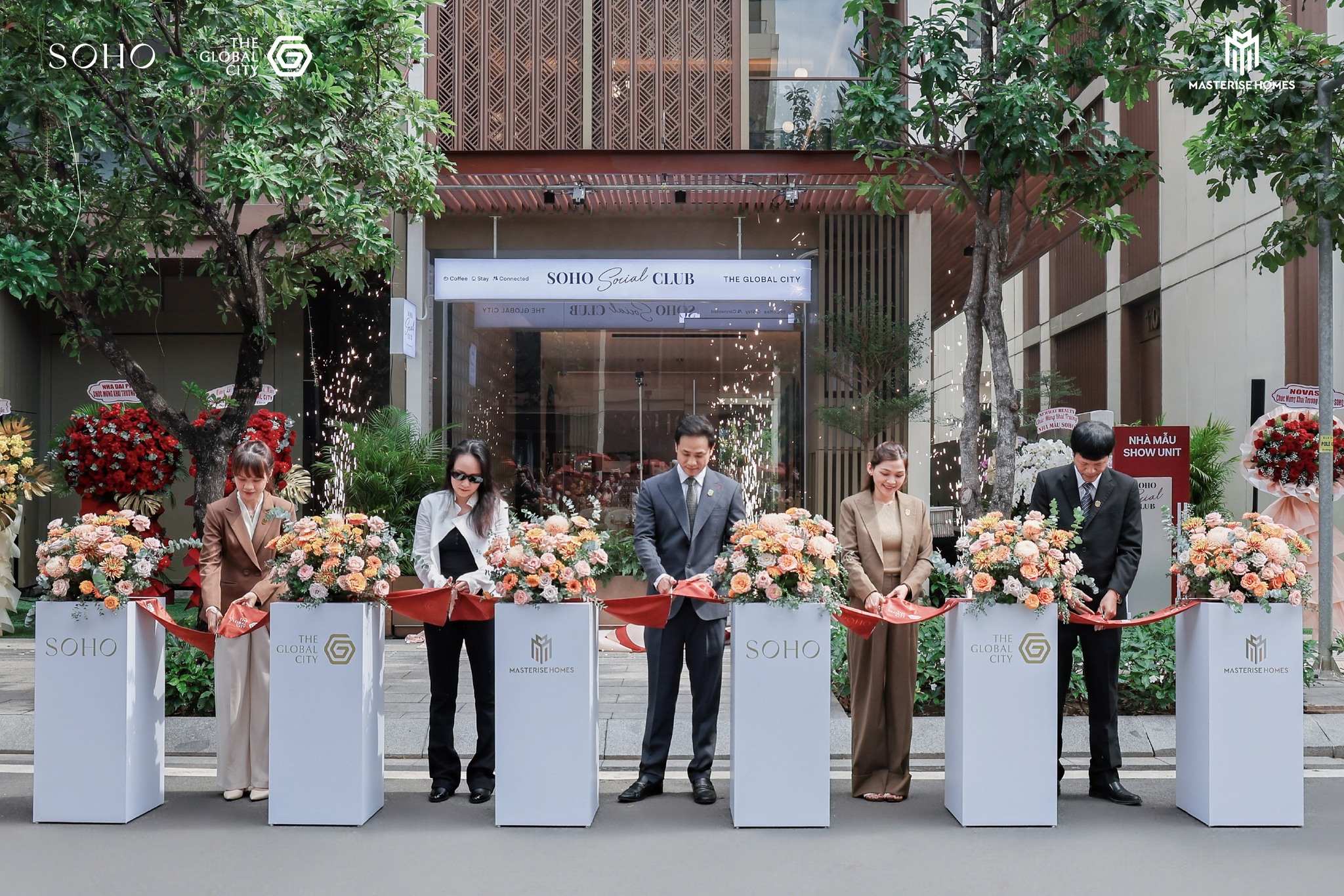 SOHO - The Global City Facebook ad: CHÍNH THỨC RA MẮT 02 CĂN NHÀ MẪU…