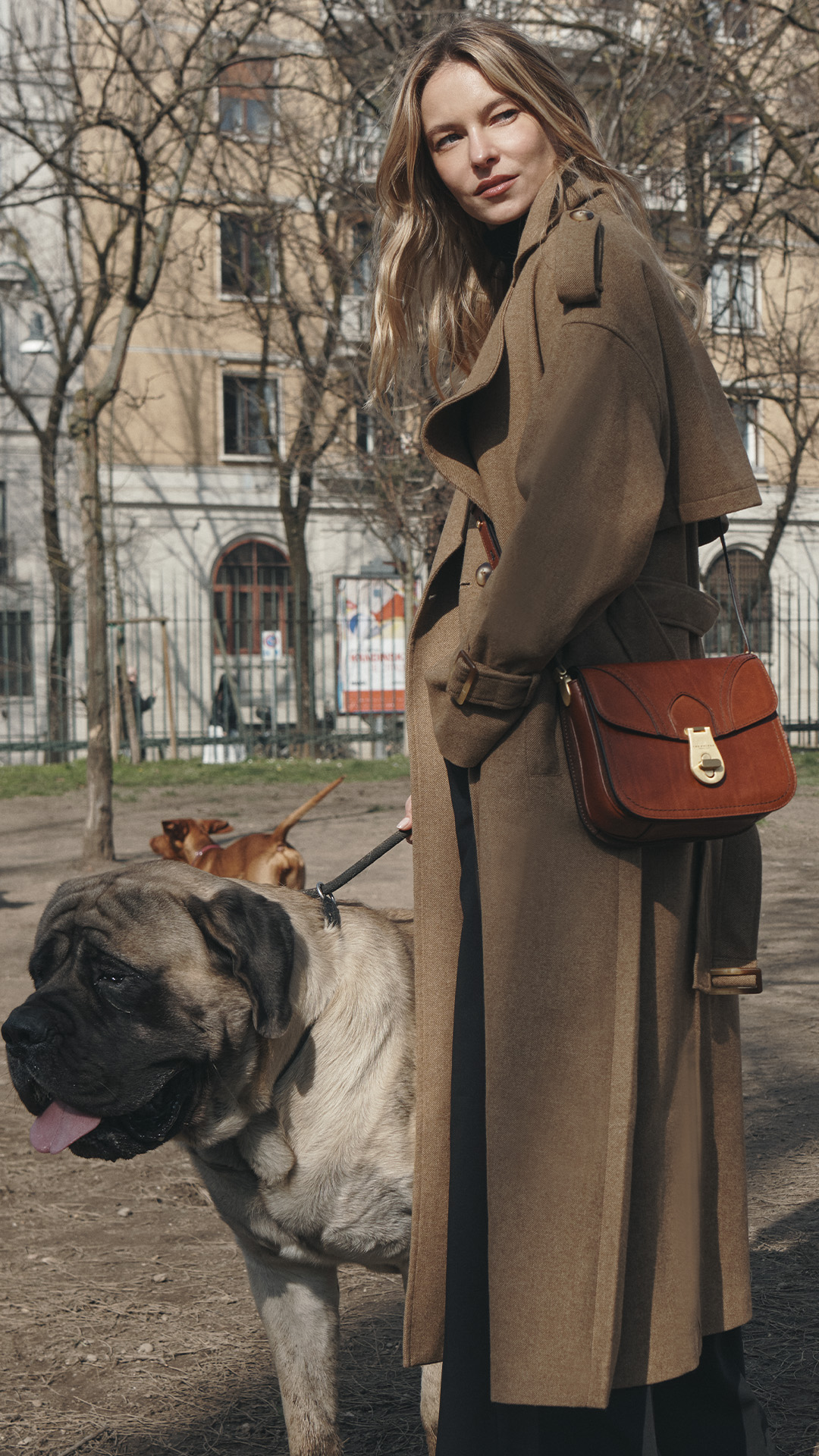 ELLE Facebook ad: Mia Crossbody Bags entdecken