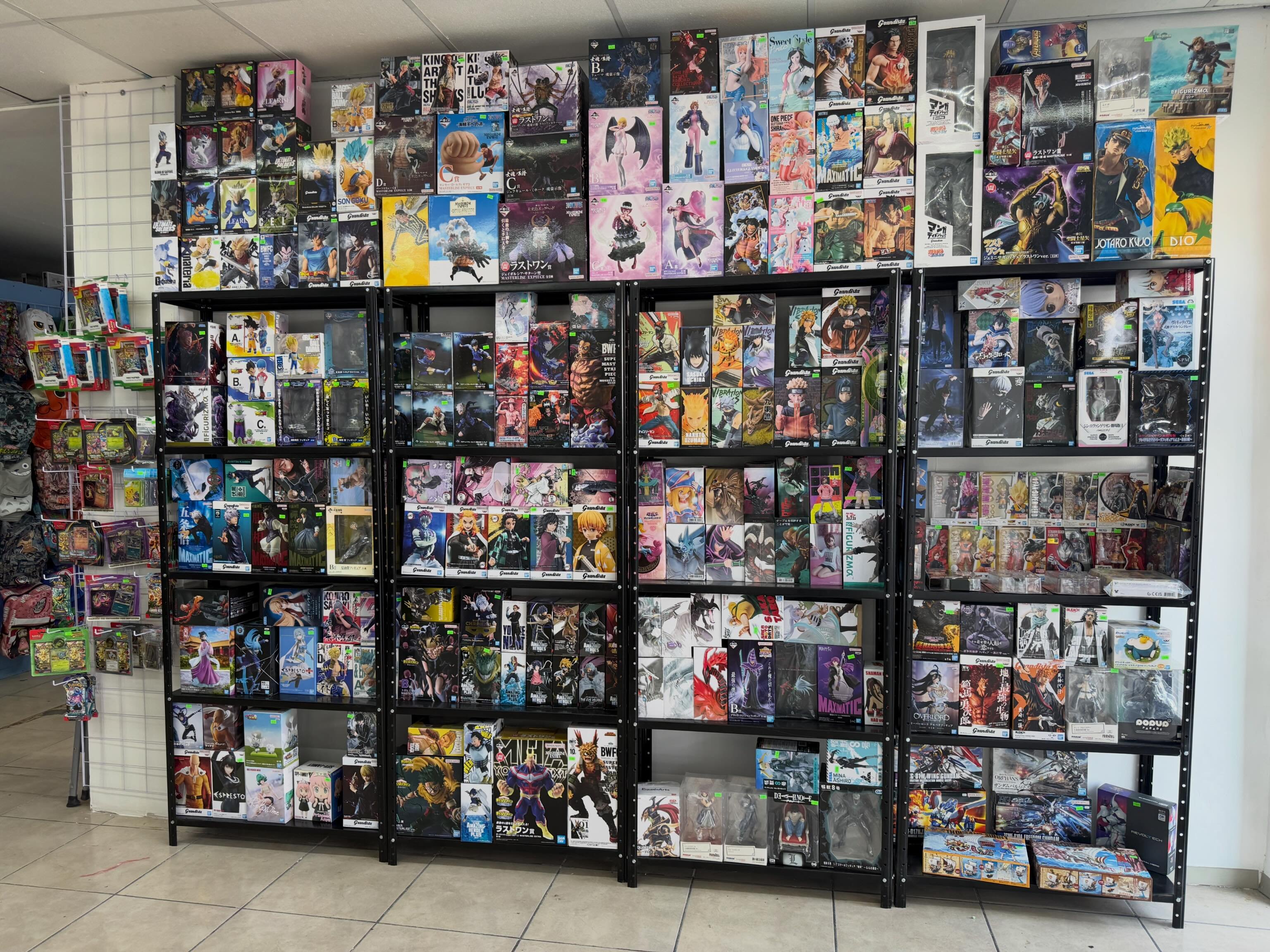 GameStorm Facebook ad: Figuras, mangas, TCG, Funkos y mucho más… ¡ven…
