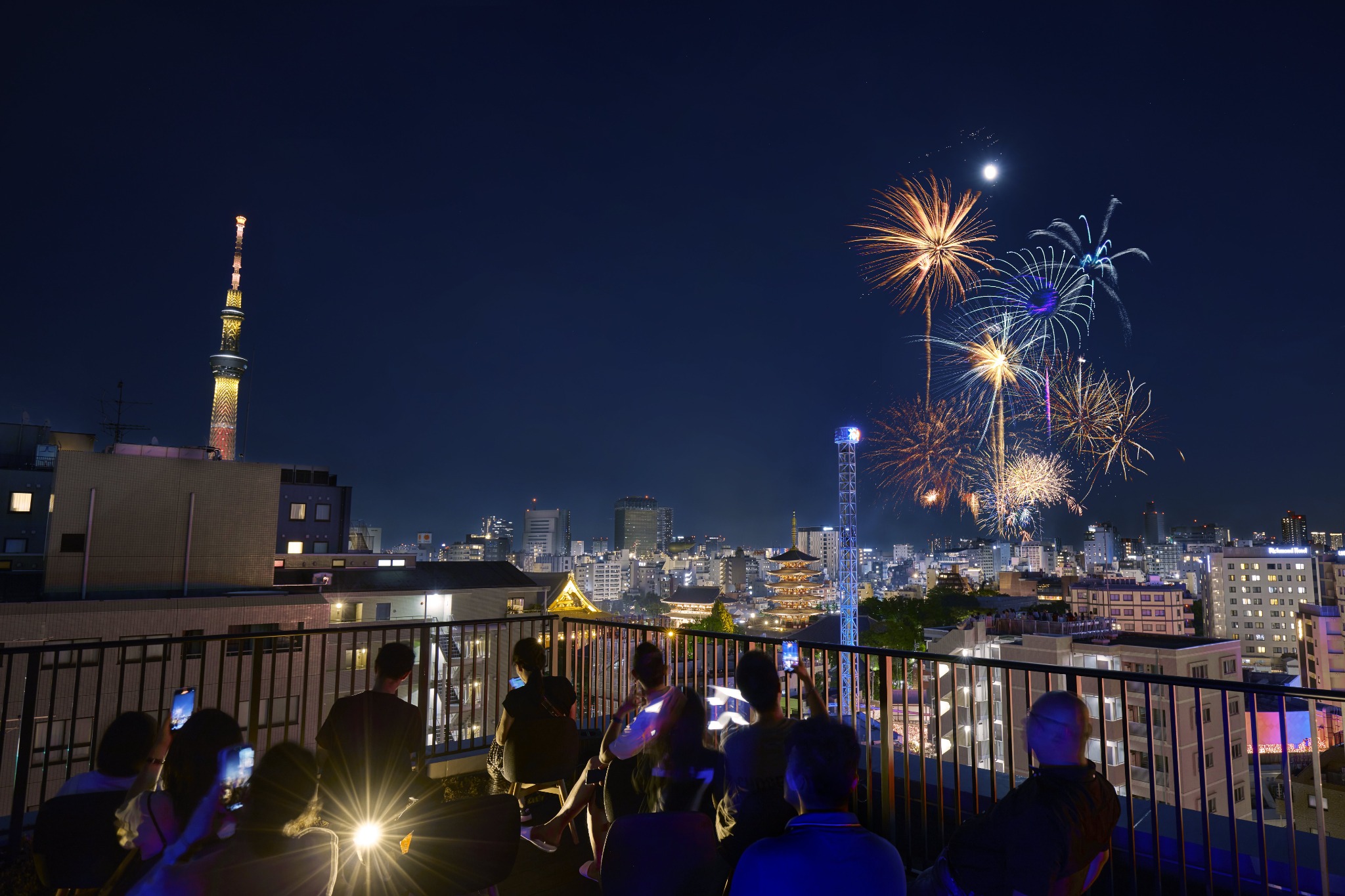 ホテルマンデーグループ Facebook ad: 東京の夏の風物詩!「隅田川花火大会」をホテルから鑑賞
