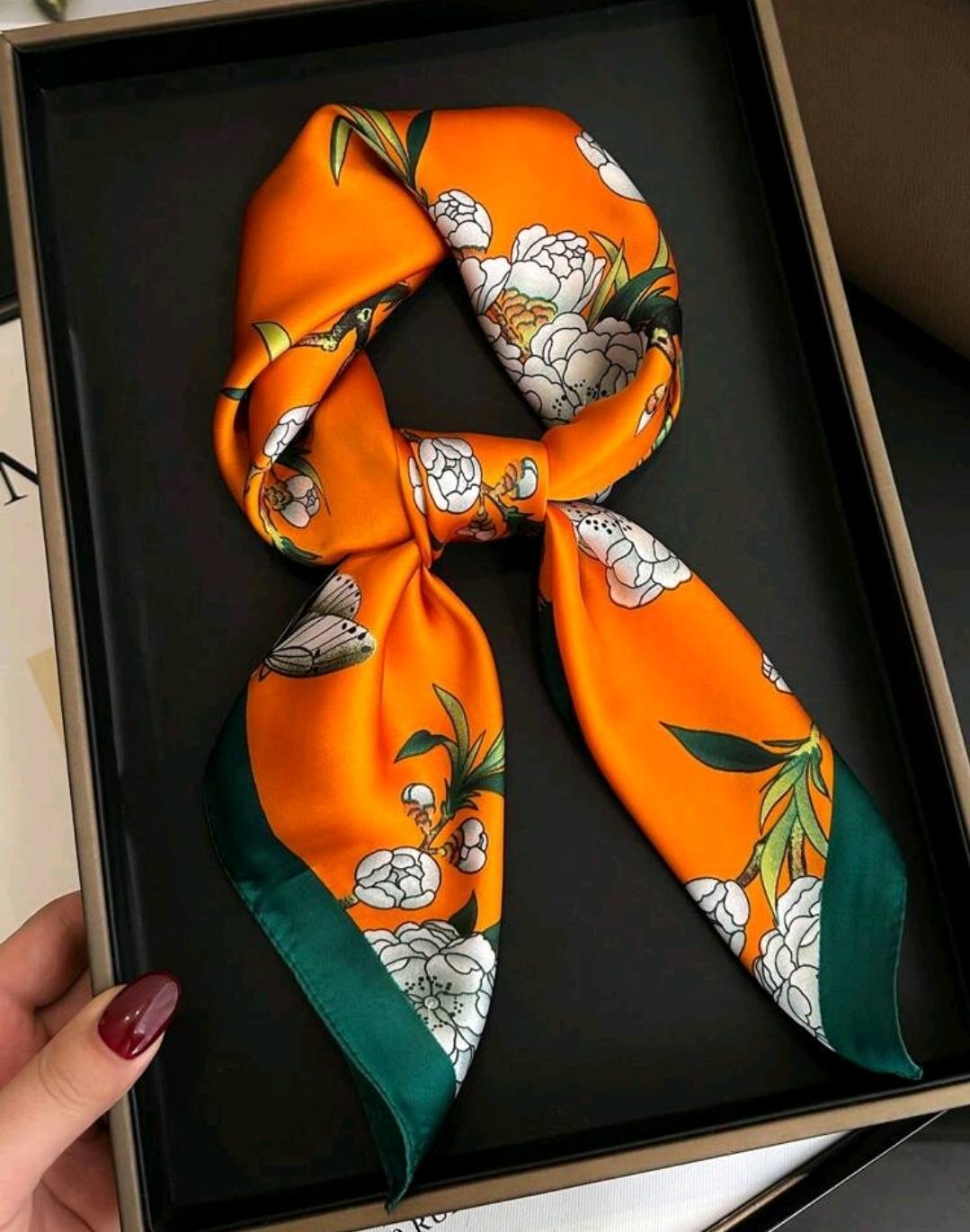 Festiv'All Facebook ad: CARRÉ DE FOULARD