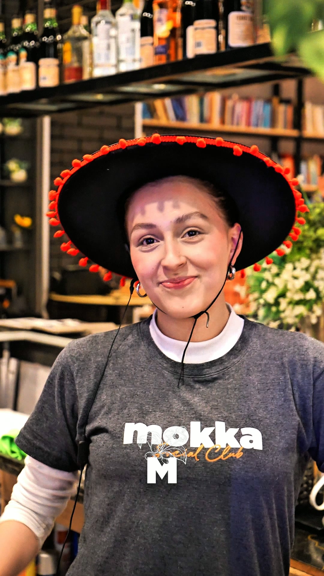 Mokka Coffee Store Facebook ad: Chatea con nosotros