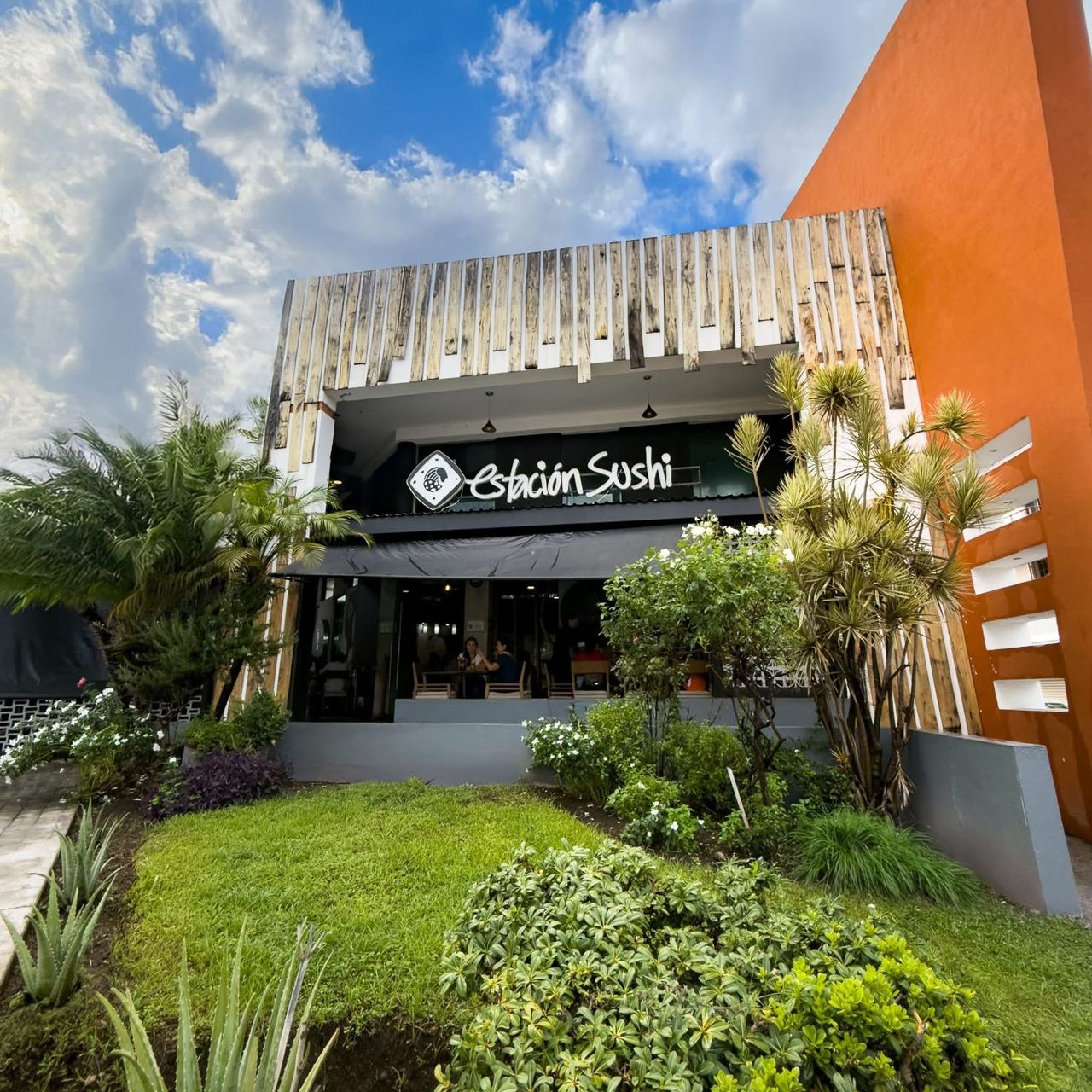 Estación Sushi Tepic Facebook ad: Bienvenidos a Sucursal La Loma.