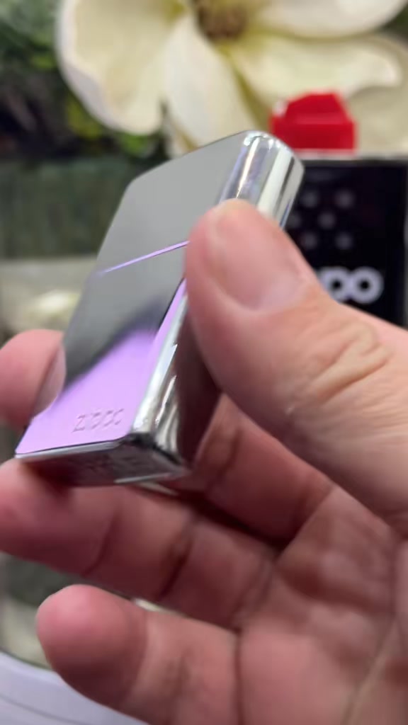 Zippo USA Facebook ad: ZIPPO MỸ XỊN, GIÁ ĐANG GIẢM MẠNH