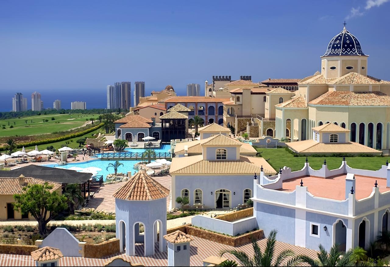 Glencor Golf Facebook ad: TEE-OFF IN BENIDORM SPRING 2026