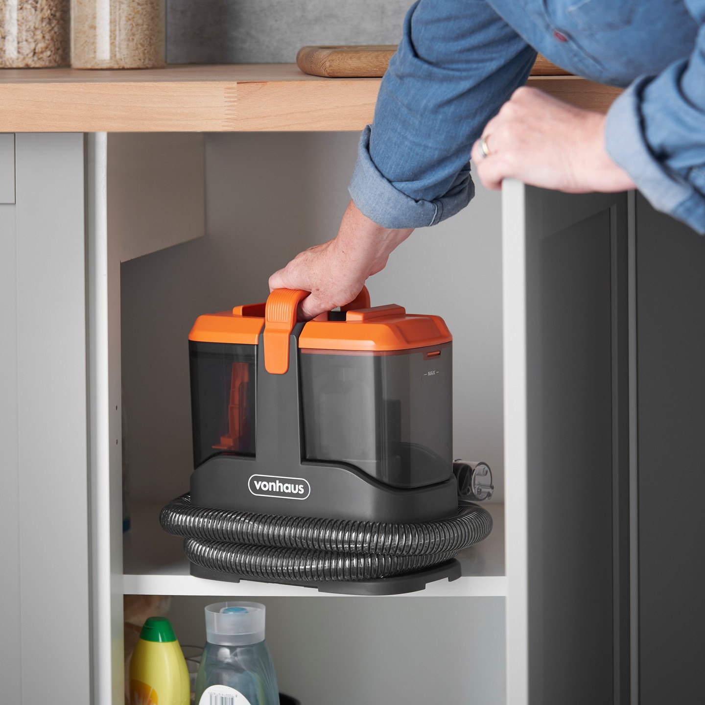 Vonhaus Facebook ad: Big clean, compact size.